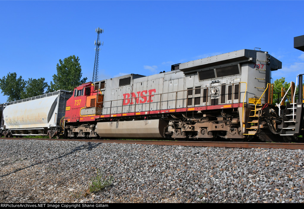 BNSF 737 Roster shot.